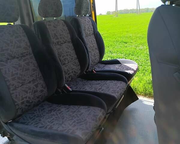 Желтый Фольксваген Transporter, объемом двигателя 1.9 л и пробегом 316 тыс. км за 10000 $, фото 4 на Automoto.ua