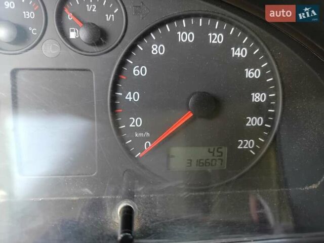 Желтый Фольксваген Transporter, объемом двигателя 1.9 л и пробегом 316 тыс. км за 10000 $, фото 1 на Automoto.ua