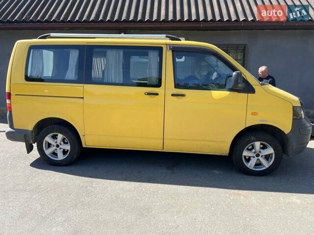 Желтый Фольксваген Transporter, объемом двигателя 1.9 л и пробегом 321 тыс. км за 6999 $, фото 1 на Automoto.ua