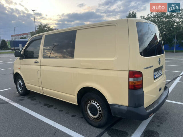 Желтый Фольксваген Transporter, объемом двигателя 2 л и пробегом 190 тыс. км за 7700 $, фото 6 на Automoto.ua