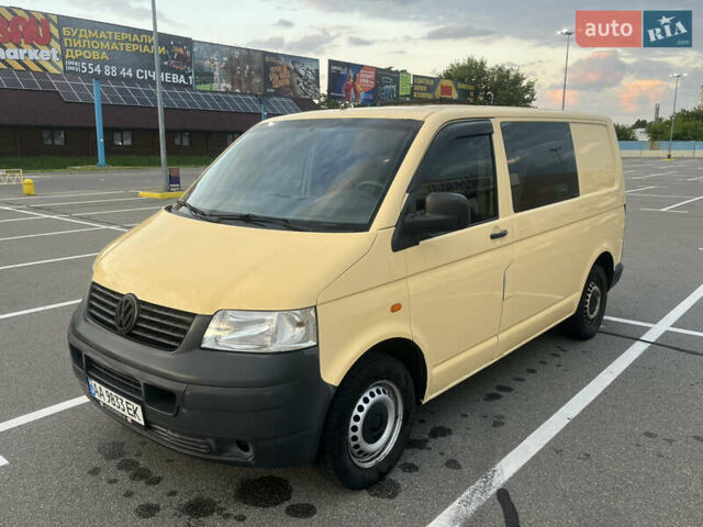 Желтый Фольксваген Transporter, объемом двигателя 2 л и пробегом 190 тыс. км за 7700 $, фото 2 на Automoto.ua