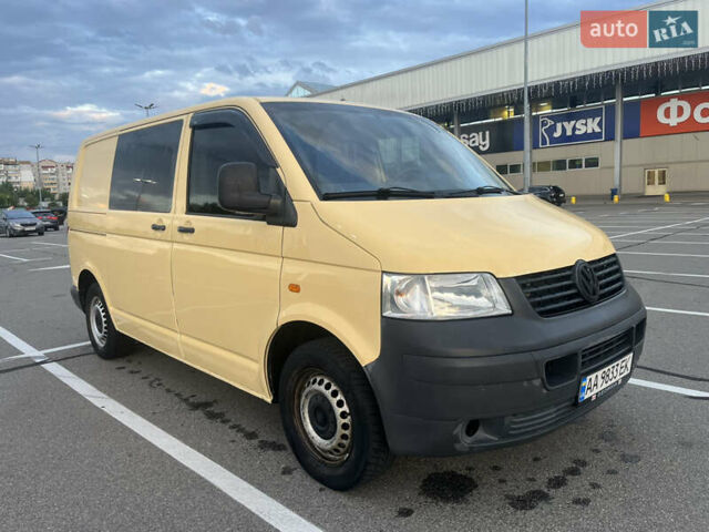 Желтый Фольксваген Transporter, объемом двигателя 2 л и пробегом 190 тыс. км за 7700 $, фото 1 на Automoto.ua