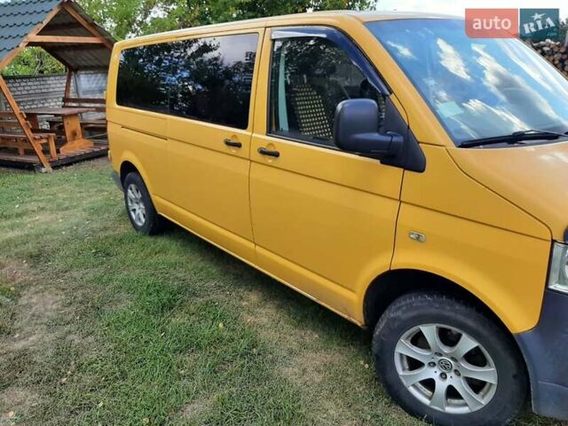 Желтый Фольксваген Transporter, объемом двигателя 2.5 л и пробегом 360 тыс. км за 7900 $, фото 3 на Automoto.ua