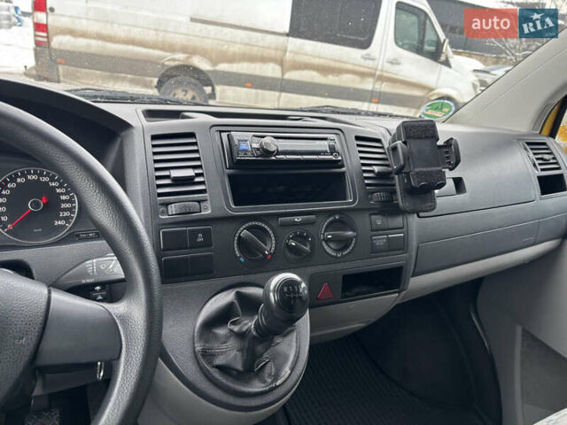 Желтый Фольксваген Transporter, объемом двигателя 1.97 л и пробегом 207 тыс. км за 14500 $, фото 13 на Automoto.ua