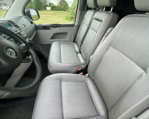 Жовтий Фольксваген Transporter, об'ємом двигуна 2 л та пробігом 160 тис. км за 12241 $, фото 8 на Automoto.ua