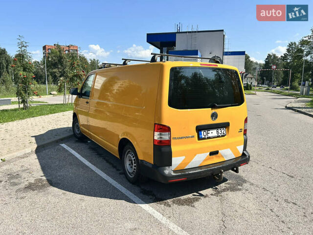 Жовтий Фольксваген Transporter, об'ємом двигуна 2 л та пробігом 160 тис. км за 12241 $, фото 5 на Automoto.ua