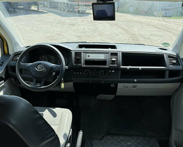 Желтый Фольксваген Transporter, объемом двигателя 0 л и пробегом 27 тыс. км за 11000 $, фото 5 на Automoto.ua