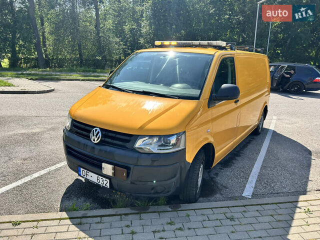 Жовтий Фольксваген Transporter, об'ємом двигуна 2 л та пробігом 160 тис. км за 12241 $, фото 1 на Automoto.ua