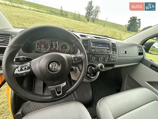 Жовтий Фольксваген Transporter, об'ємом двигуна 2 л та пробігом 160 тис. км за 12241 $, фото 11 на Automoto.ua
