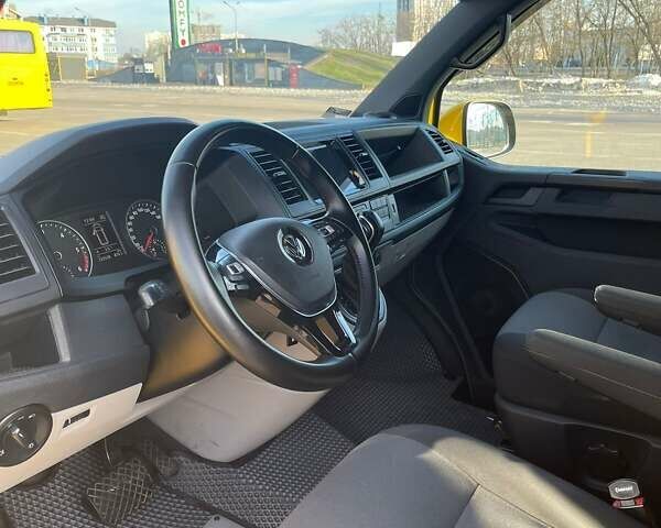 Жовтий Фольксваген Transporter, об'ємом двигуна 2 л та пробігом 250 тис. км за 20500 $, фото 5 на Automoto.ua