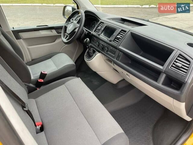 Желтый Фольксваген Transporter, объемом двигателя 2 л и пробегом 228 тыс. км за 21990 $, фото 9 на Automoto.ua