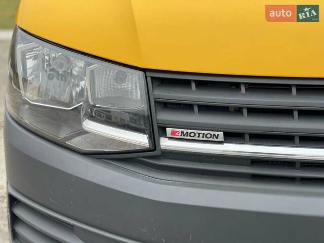 Желтый Фольксваген Transporter, объемом двигателя 2 л и пробегом 228 тыс. км за 21990 $, фото 4 на Automoto.ua