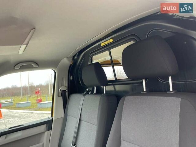 Желтый Фольксваген Transporter, объемом двигателя 2 л и пробегом 228 тыс. км за 21990 $, фото 15 на Automoto.ua