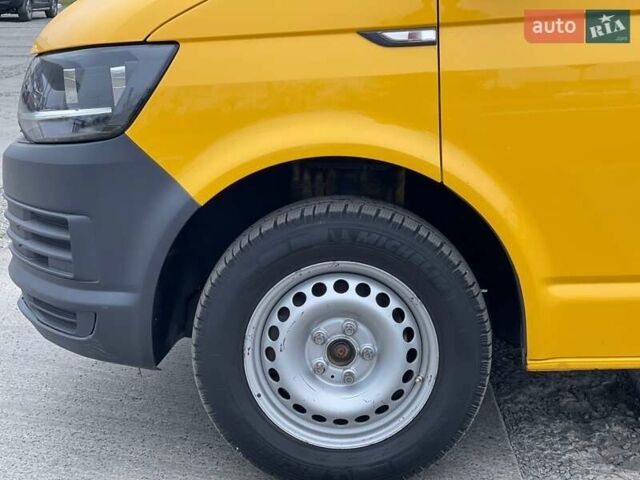Желтый Фольксваген Transporter, объемом двигателя 2 л и пробегом 228 тыс. км за 21990 $, фото 8 на Automoto.ua