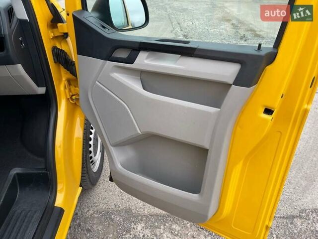 Желтый Фольксваген Transporter, объемом двигателя 2 л и пробегом 228 тыс. км за 21990 $, фото 21 на Automoto.ua