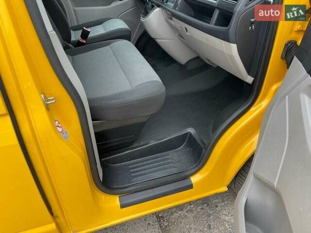 Желтый Фольксваген Transporter, объемом двигателя 2 л и пробегом 228 тыс. км за 21990 $, фото 20 на Automoto.ua