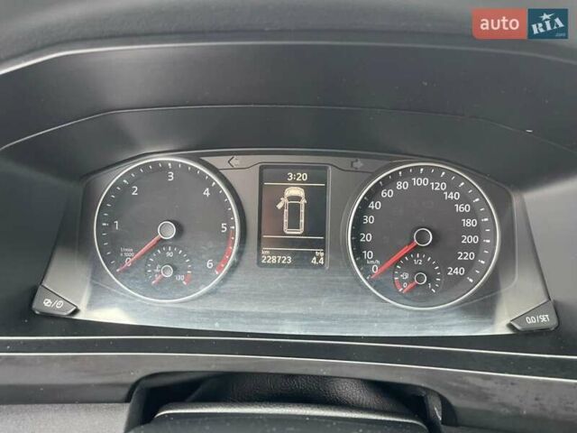 Желтый Фольксваген Transporter, объемом двигателя 2 л и пробегом 228 тыс. км за 21990 $, фото 11 на Automoto.ua