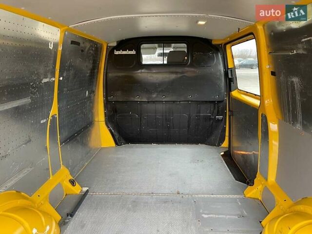 Желтый Фольксваген Transporter, объемом двигателя 2 л и пробегом 228 тыс. км за 21990 $, фото 22 на Automoto.ua