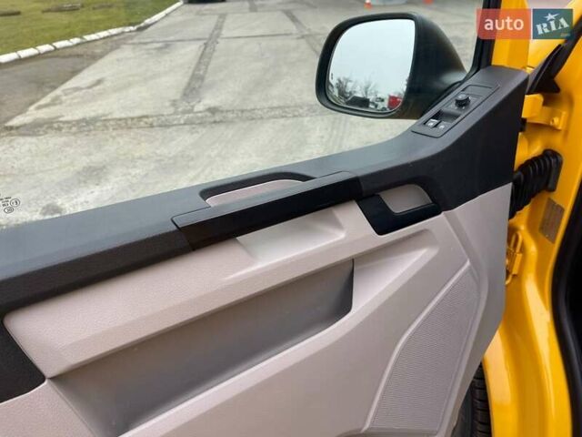 Желтый Фольксваген Transporter, объемом двигателя 2 л и пробегом 228 тыс. км за 21990 $, фото 14 на Automoto.ua