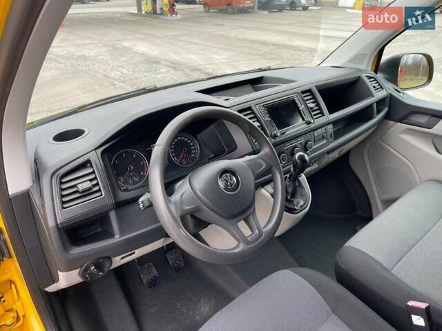 Желтый Фольксваген Transporter, объемом двигателя 2 л и пробегом 228 тыс. км за 21990 $, фото 10 на Automoto.ua