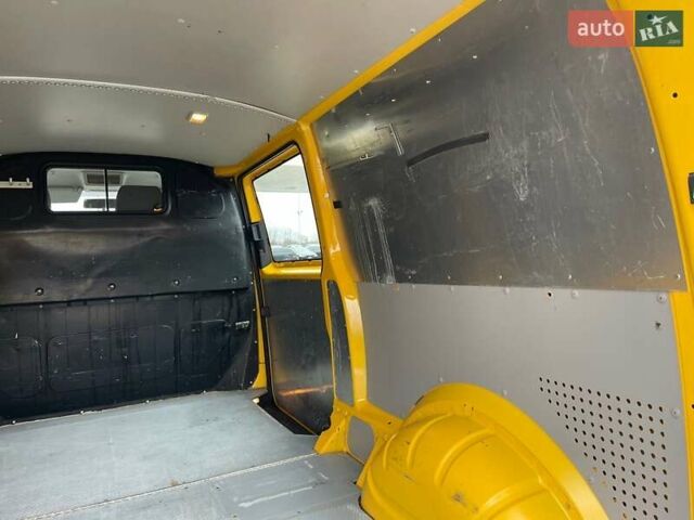 Желтый Фольксваген Transporter, объемом двигателя 2 л и пробегом 228 тыс. км за 21990 $, фото 24 на Automoto.ua