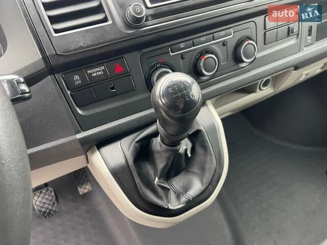 Желтый Фольксваген Transporter, объемом двигателя 2 л и пробегом 228 тыс. км за 21990 $, фото 18 на Automoto.ua