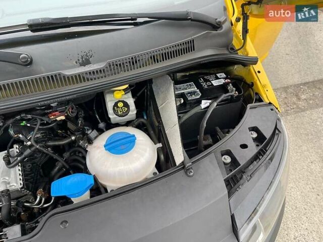 Желтый Фольксваген Transporter, объемом двигателя 2 л и пробегом 228 тыс. км за 21990 $, фото 31 на Automoto.ua