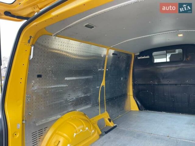 Желтый Фольксваген Transporter, объемом двигателя 2 л и пробегом 228 тыс. км за 21990 $, фото 26 на Automoto.ua
