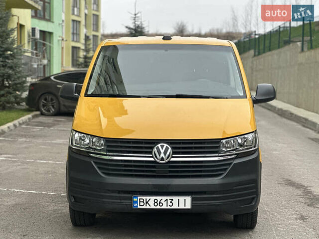 Желтый Фольксваген Transporter, объемом двигателя 2 л и пробегом 126 тыс. км за 19999 $, фото 1 на Automoto.ua