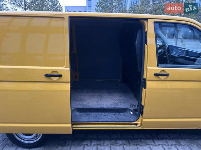 Желтый Фольксваген Transporter, объемом двигателя 2 л и пробегом 126 тыс. км за 19999 $, фото 14 на Automoto.ua