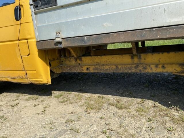 Желтый Фольксваген Transporter, объемом двигателя 2.5 л и пробегом 494 тыс. км за 4900 $, фото 3 на Automoto.ua