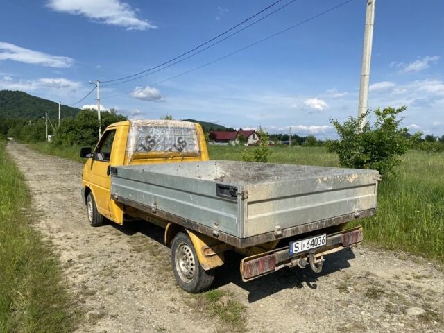 Желтый Фольксваген Transporter, объемом двигателя 2.5 л и пробегом 494 тыс. км за 4900 $, фото 2 на Automoto.ua