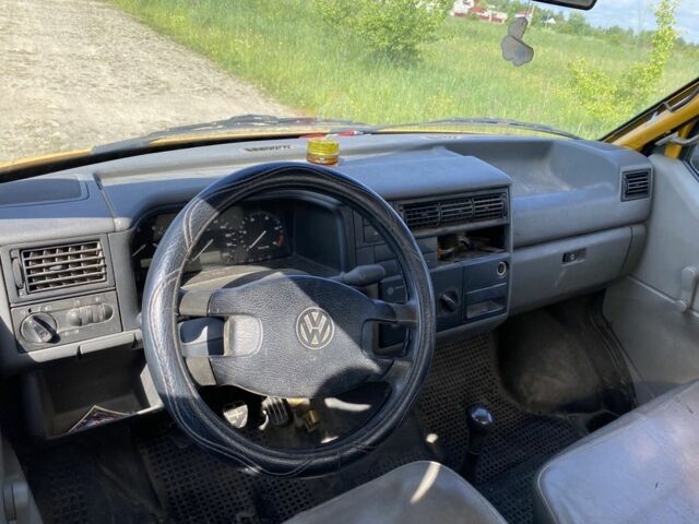 Желтый Фольксваген Transporter, объемом двигателя 2.5 л и пробегом 494 тыс. км за 4900 $, фото 7 на Automoto.ua