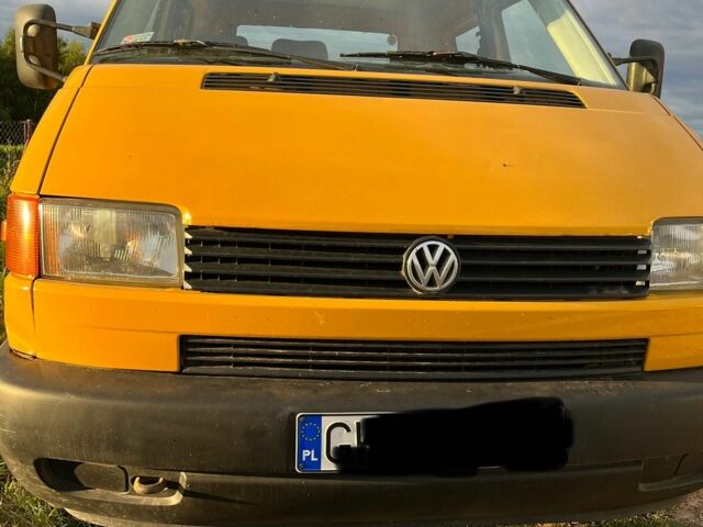 Желтый Фольксваген Transporter, объемом двигателя 2.5 л и пробегом 470 тыс. км за 2850 $, фото 1 на Automoto.ua