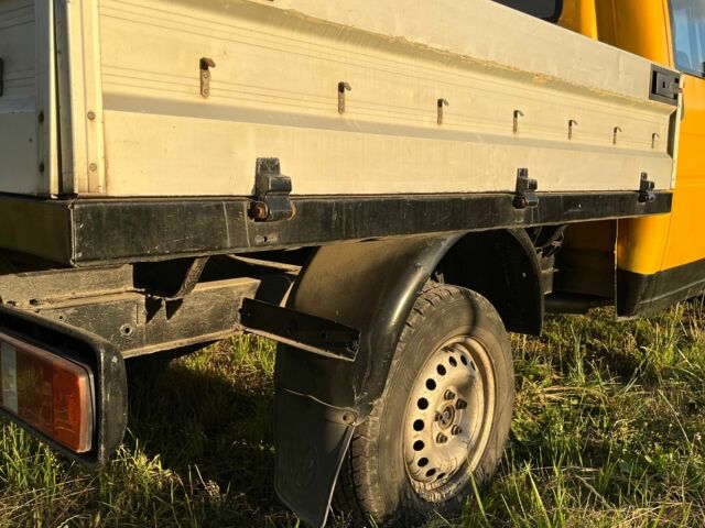 Желтый Фольксваген Transporter, объемом двигателя 2.5 л и пробегом 470 тыс. км за 2850 $, фото 4 на Automoto.ua