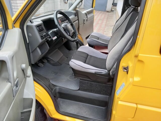 Желтый Фольксваген Transporter, объемом двигателя 1.9 л и пробегом 333 тыс. км за 6250 $, фото 6 на Automoto.ua