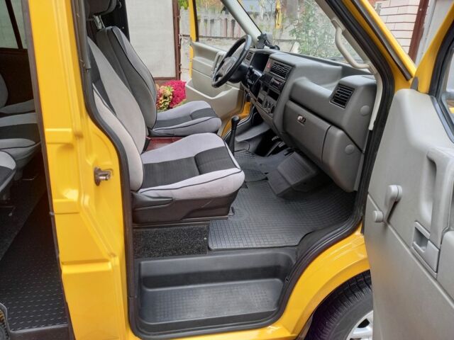 Желтый Фольксваген Transporter, объемом двигателя 1.9 л и пробегом 333 тыс. км за 6250 $, фото 7 на Automoto.ua