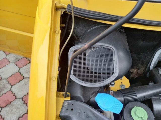 Желтый Фольксваген Transporter, объемом двигателя 1.9 л и пробегом 333 тыс. км за 6250 $, фото 13 на Automoto.ua