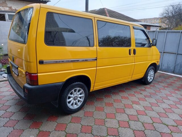 Желтый Фольксваген Transporter, объемом двигателя 1.9 л и пробегом 333 тыс. км за 6250 $, фото 1 на Automoto.ua