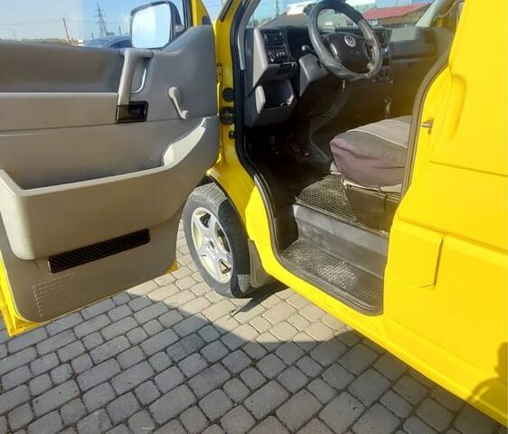 Желтый Фольксваген Transporter, объемом двигателя 1.9 л и пробегом 111 тыс. км за 5500 $, фото 7 на Automoto.ua