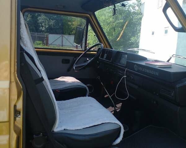 Желтый Фольксваген Transporter, объемом двигателя 1.6 л и пробегом 200 тыс. км за 5700 $, фото 7 на Automoto.ua