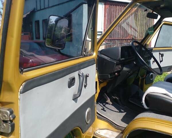 Желтый Фольксваген Transporter, объемом двигателя 1.6 л и пробегом 200 тыс. км за 5700 $, фото 6 на Automoto.ua