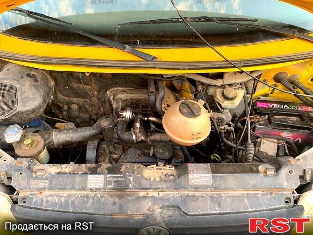 Желтый Фольксваген Transporter, объемом двигателя 1.9 л и пробегом 260 тыс. км за 4200 $, фото 4 на Automoto.ua