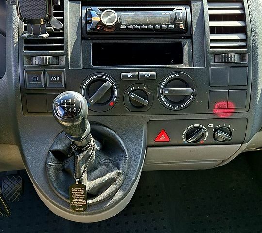 Желтый Фольксваген Transporter, объемом двигателя 2.5 л и пробегом 388 тыс. км за 5500 $, фото 9 на Automoto.ua