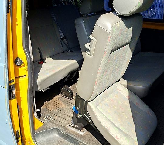 Желтый Фольксваген Transporter, объемом двигателя 2.5 л и пробегом 388 тыс. км за 5500 $, фото 5 на Automoto.ua