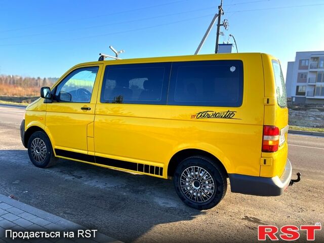 Желтый Фольксваген Transporter, объемом двигателя 19 л и пробегом 287 тыс. км за 7350 $, фото 1 на Automoto.ua