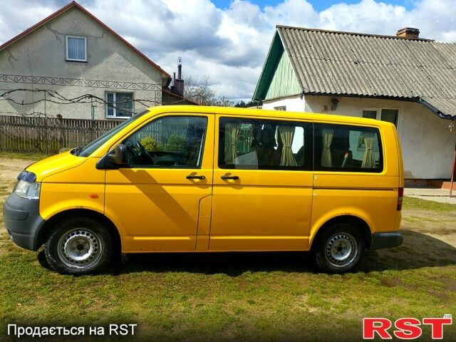 Желтый Фольксваген Transporter, объемом двигателя 1.9 л и пробегом 210 тыс. км за 6850 $, фото 1 на Automoto.ua