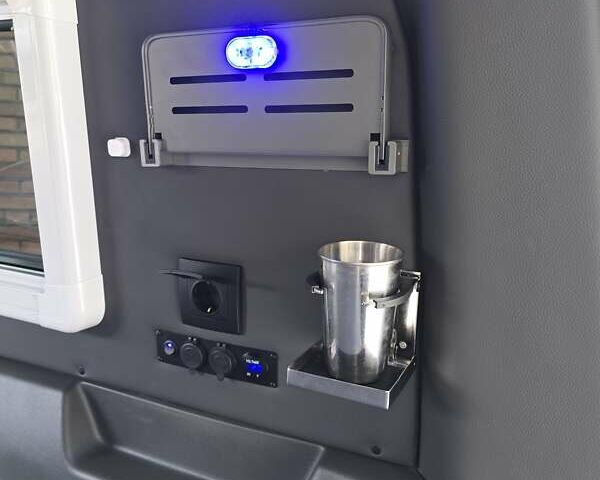 Серый Фольксваген Transporter, объемом двигателя 2 л и пробегом 183 тыс. км за 39999 $, фото 24 на Automoto.ua