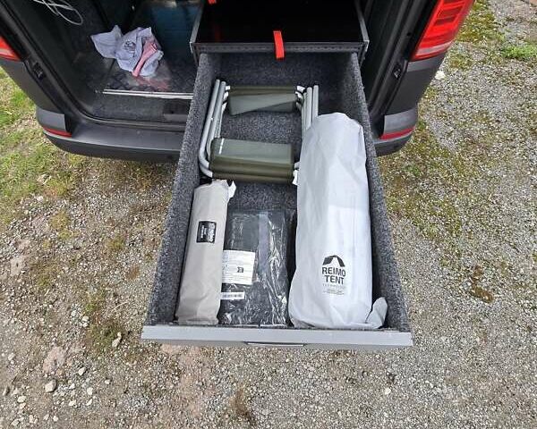 Серый Фольксваген Transporter, объемом двигателя 2 л и пробегом 183 тыс. км за 39999 $, фото 19 на Automoto.ua