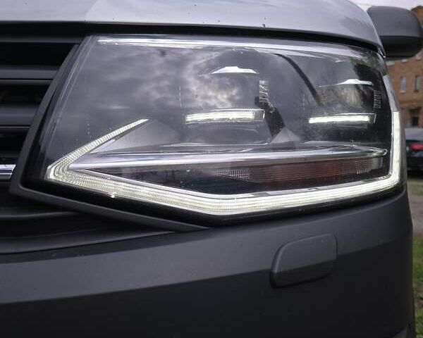 Серый Фольксваген Transporter, объемом двигателя 2 л и пробегом 183 тыс. км за 39999 $, фото 44 на Automoto.ua